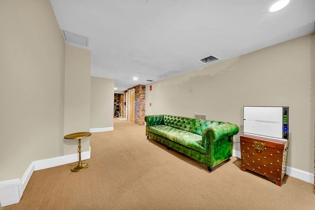 1401 Great Pond Rd 3, North Andover, MA 01845