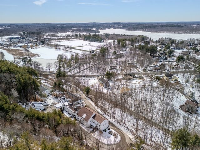 1401 Great Pond Rd 3, North Andover, MA 01845