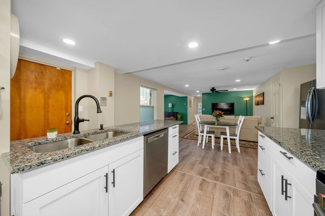 1401 Great Pond Rd 3, North Andover, MA 01845