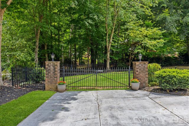 3616 Deruyter Circle, Charlotte, NC 28269