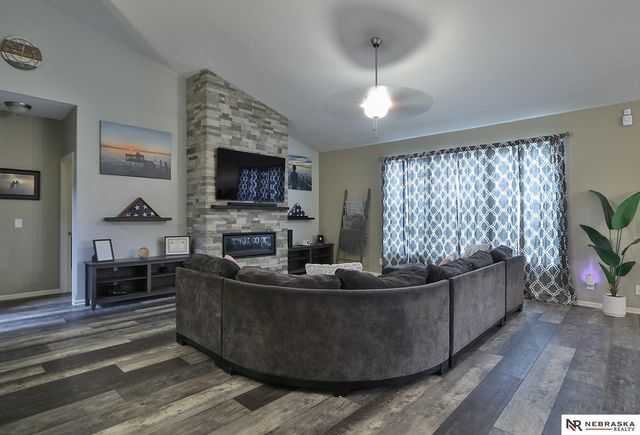 17116 Joanne Drive, Omaha, NE 68136