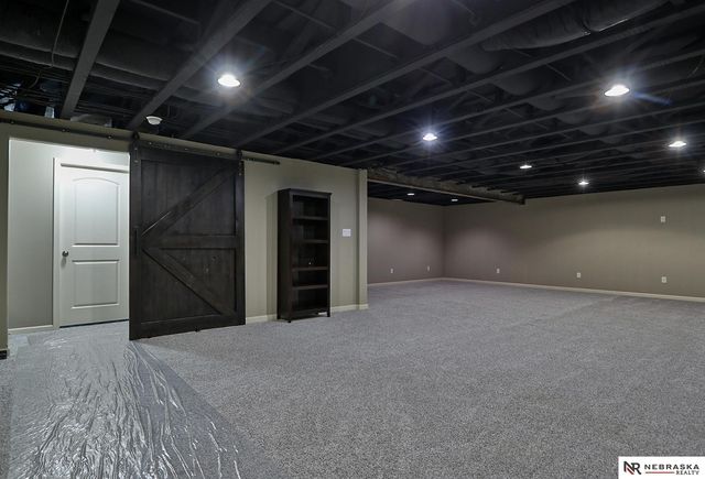 17116 Joanne Drive, Omaha, NE 68136