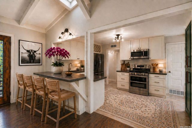 1237 Wiltshire Ave, Terrell Hills, TX 78209