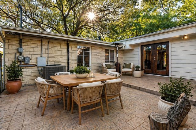 1237 Wiltshire Ave, Terrell Hills, TX 78209