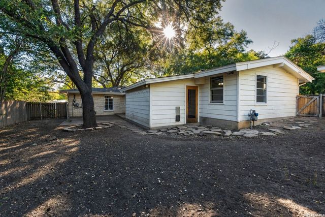 1237 Wiltshire Ave, Terrell Hills, TX 78209