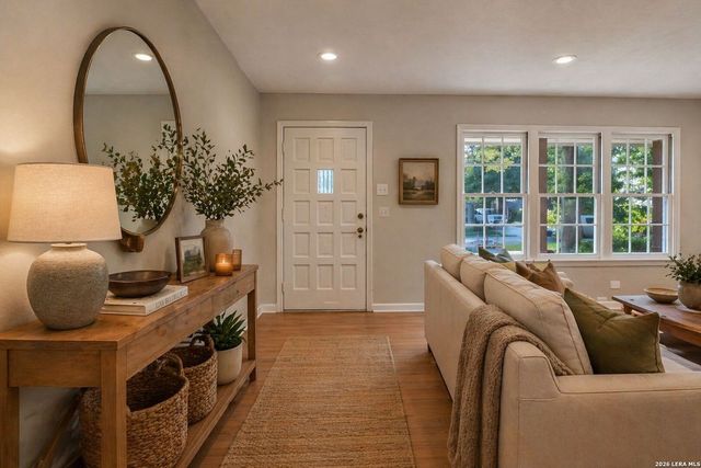 1237 Wiltshire Ave, Terrell Hills, TX 78209