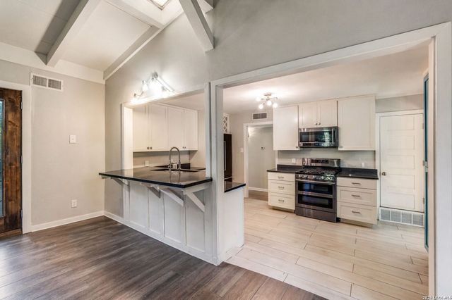 1237 Wiltshire Ave, Terrell Hills, TX 78209