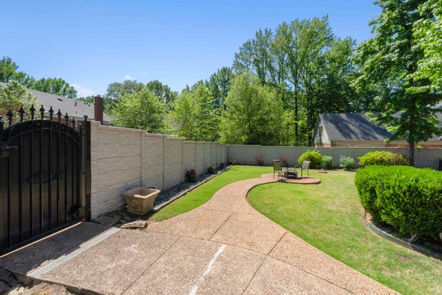 8449 LANSINGWOOD CV, Germantown, TN 38139
