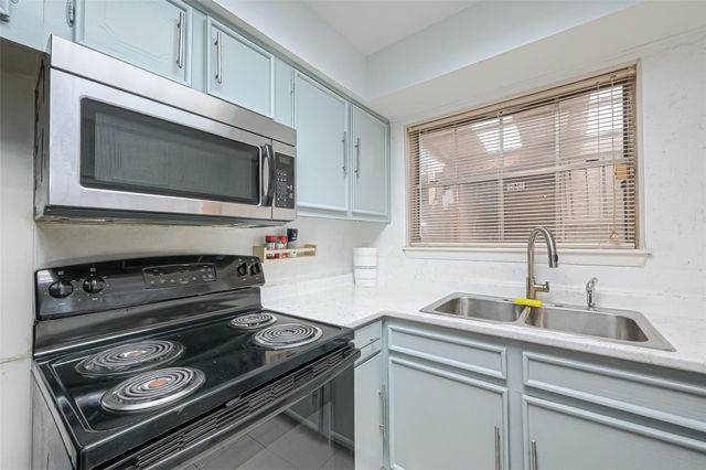 10188 Beekman Place Drive, Houston, TX 77043