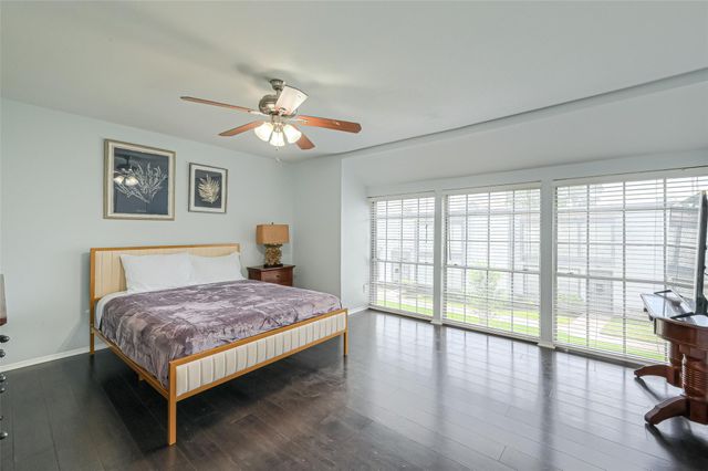 10188 Beekman Place Drive, Houston, TX 77043