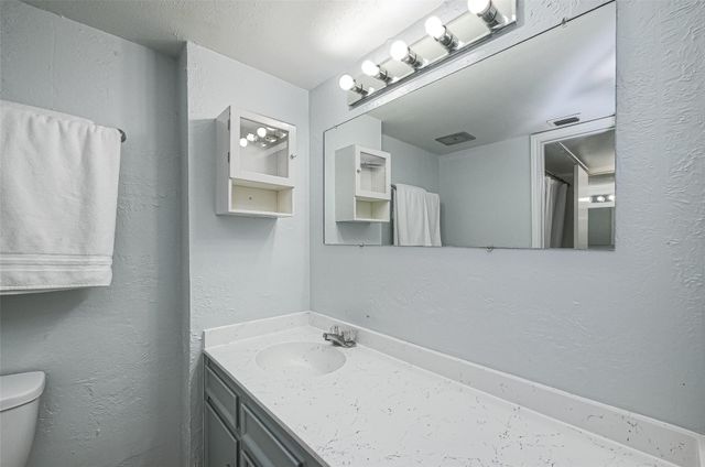 10188 Beekman Place Drive, Houston, TX 77043