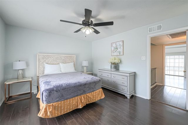 10188 Beekman Place Drive, Houston, TX 77043