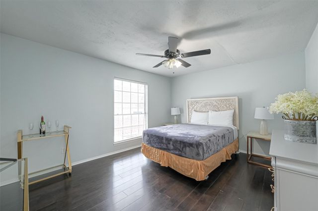 10188 Beekman Place Drive, Houston, TX 77043