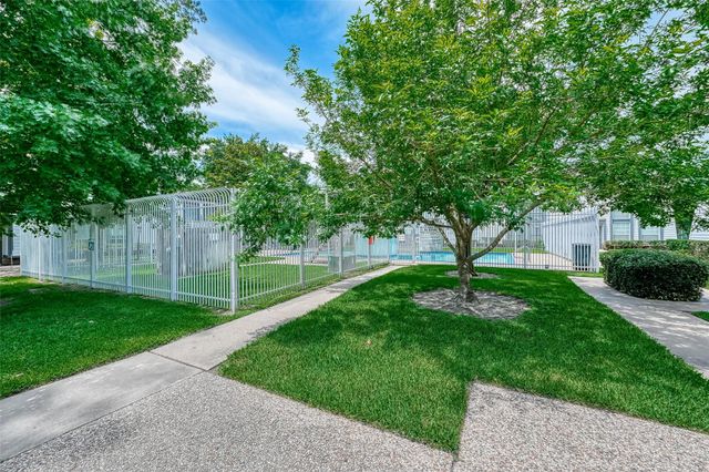 10188 Beekman Place Drive, Houston, TX 77043