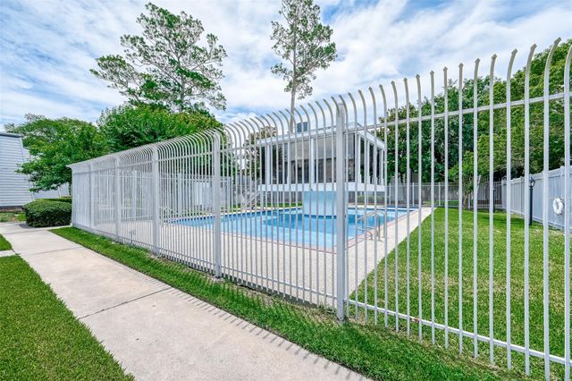 10188 Beekman Place Drive, Houston, TX 77043