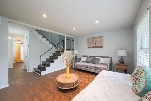 10188 Beekman Place Drive, Houston, TX 77043