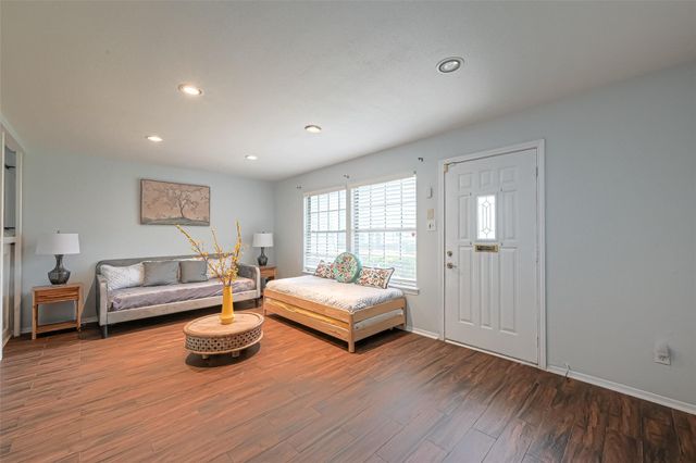 10188 Beekman Place Drive, Houston, TX 77043