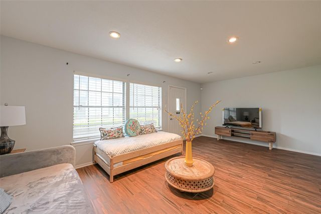 10188 Beekman Place Drive, Houston, TX 77043