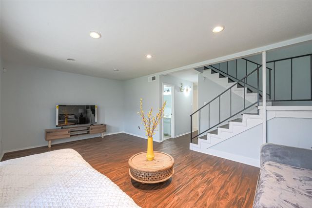 10188 Beekman Place Drive, Houston, TX 77043