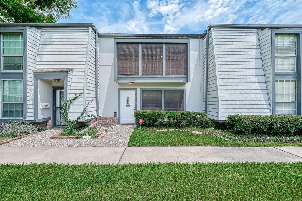 10188 Beekman Place Drive, Houston, TX 77043