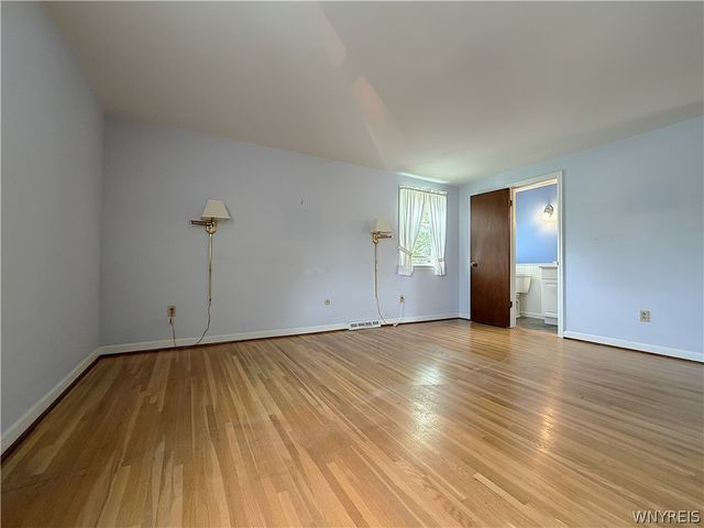25 Foxpoint West, Amherst, NY 14221