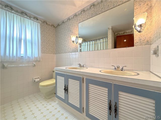 25 Foxpoint West, Amherst, NY 14221