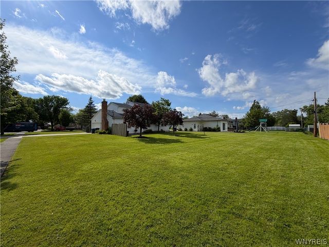 25 Foxpoint West, Amherst, NY 14221