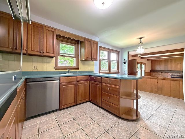 25 Foxpoint West, Amherst, NY 14221