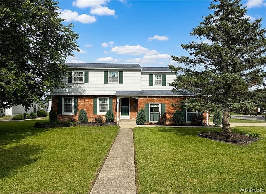 25 Foxpoint West, Amherst, NY 14221