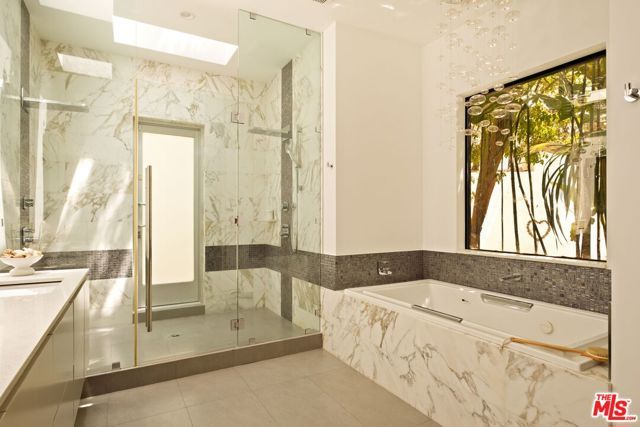 1516 Forest Knoll Drive, West Hollywood, CA 90069