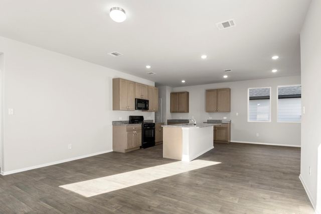 193 Lavender LN, Elgin, TX 78621