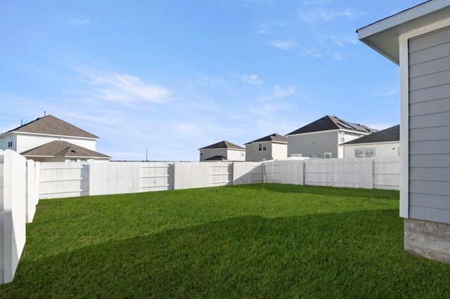 193 Lavender LN, Elgin, TX 78621