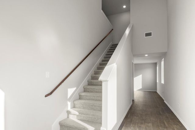 193 Lavender LN, Elgin, TX 78621