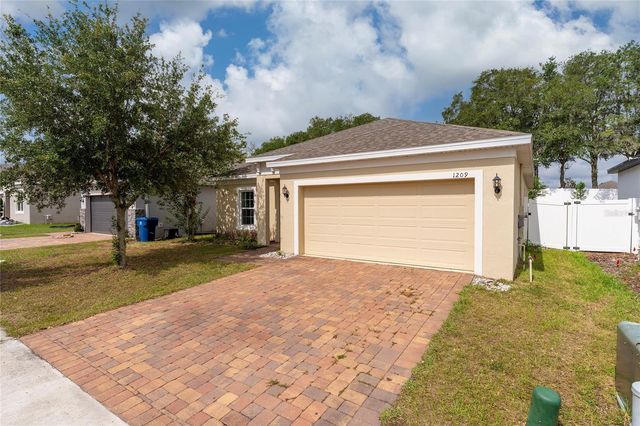 1209 STRATTON AVENUE, Groveland, FL 34736