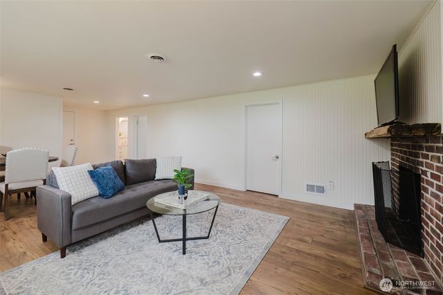 3828 Harbel Drive NE, Bremerton, WA 98310