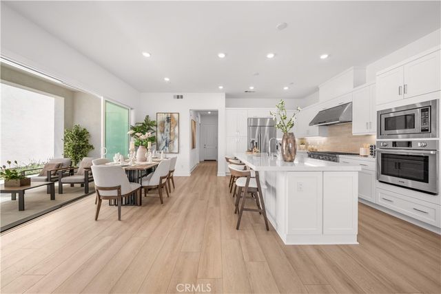 608 Chinon, Irvine, CA 92618