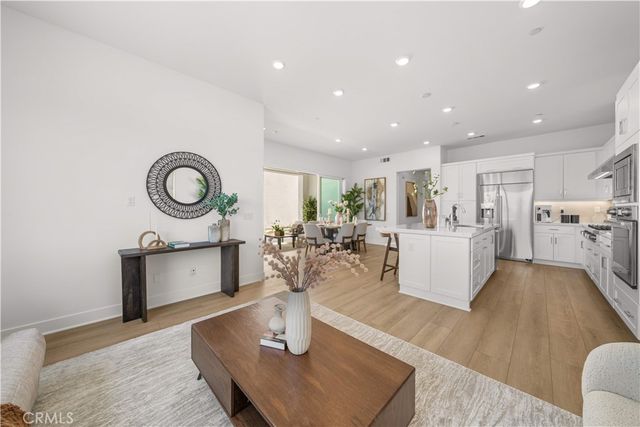 608 Chinon, Irvine, CA 92618