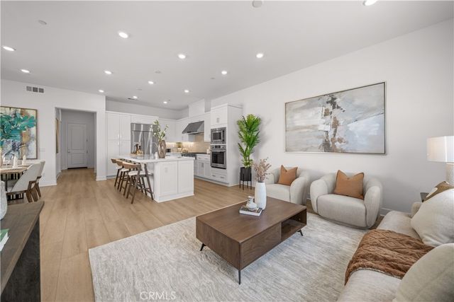 608 Chinon, Irvine, CA 92618