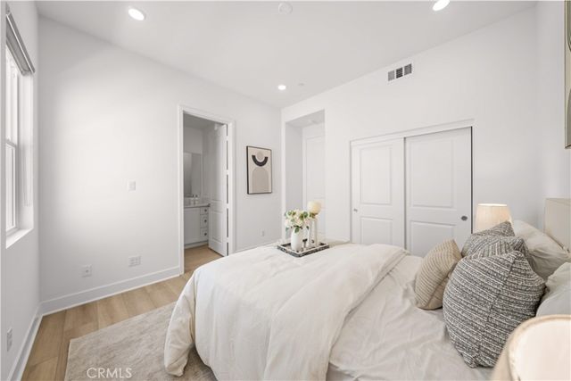 608 Chinon, Irvine, CA 92618