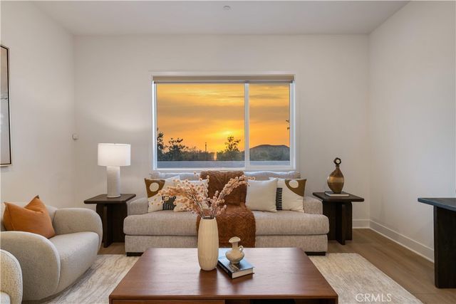 608 Chinon, Irvine, CA 92618
