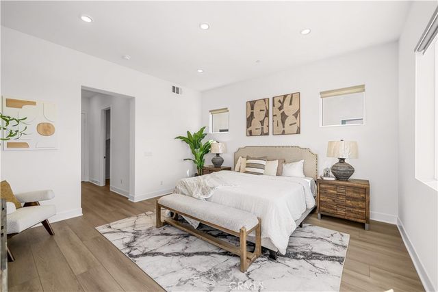608 Chinon, Irvine, CA 92618