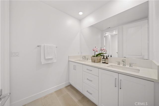 608 Chinon, Irvine, CA 92618