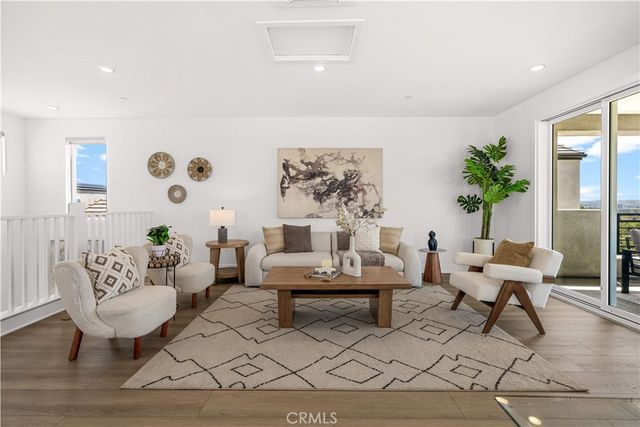608 Chinon, Irvine, CA 92618