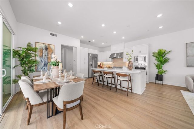 608 Chinon, Irvine, CA 92618