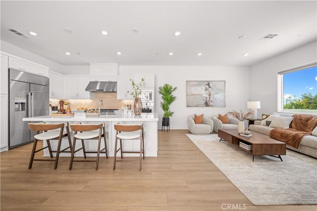 608 Chinon, Irvine, CA 92618