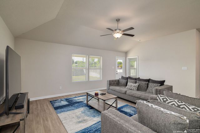 7043 Diamond, San Antonio, TX 78242