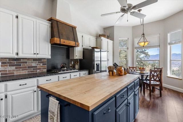 25901 Columbia Way, Tehachapi, CA 93561
