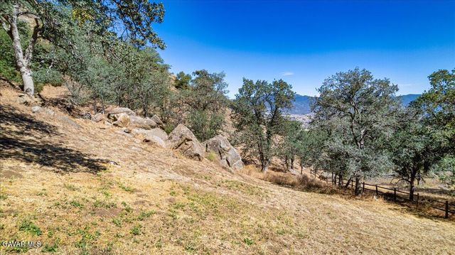 25901 Columbia Way, Tehachapi, CA 93561