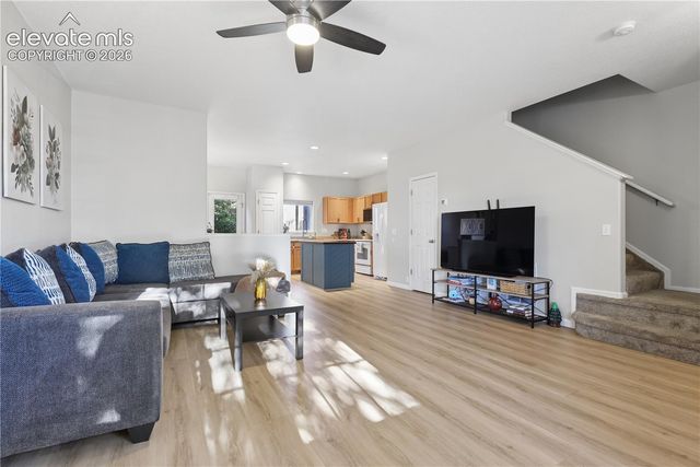 2152 Creekridge Point, Colorado Springs, CO 80910