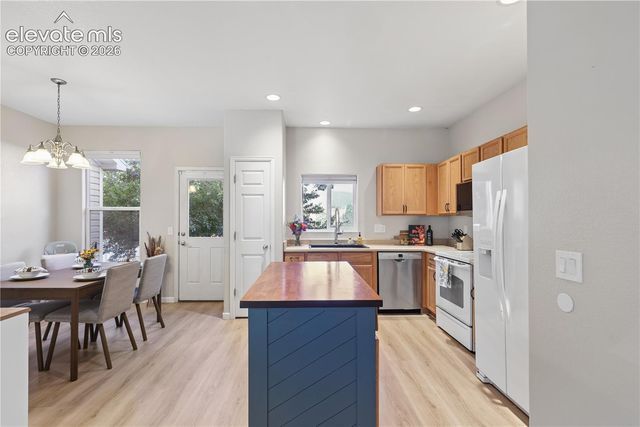 2152 Creekridge Point, Colorado Springs, CO 80910